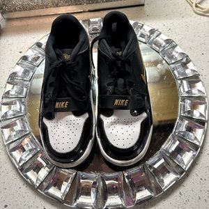 Kids Black/white/Gold Nike sneakers size 13